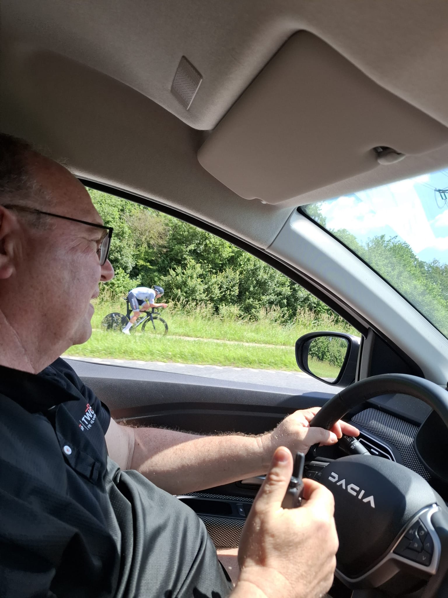 Blik vanuit de ploegleiderswagen.